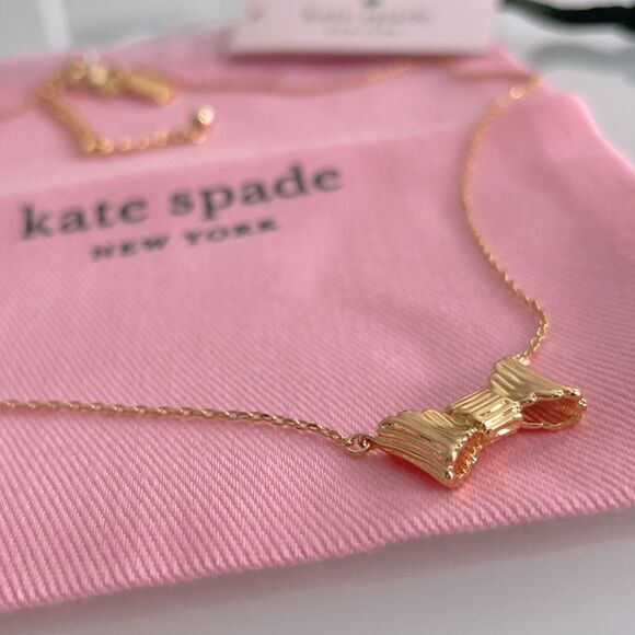 NWT Kate Spade All Wrapped Up Mini Pendant Necklace - Picture 5 of 7